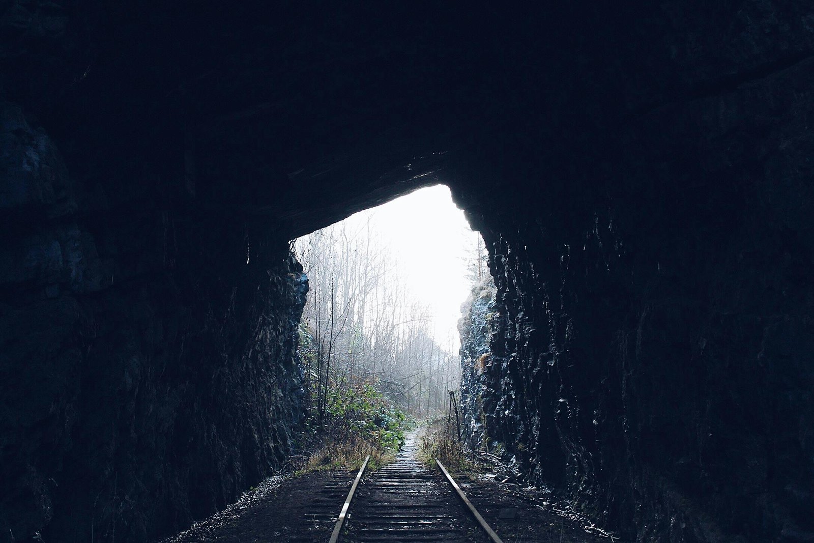 is hiking the donner pass train tunnel safe